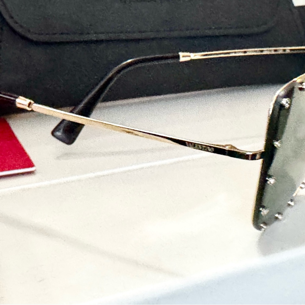 New Valentino Garavani Sunglasses - Picture 3 of 7